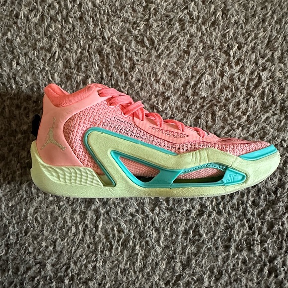 Used Jordan 1 PF “Pink Lemonade” size 7. - Picture 4 of 6